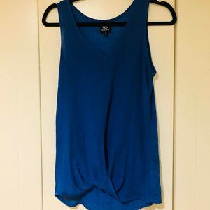 BOBEAU WOMEN'S TWIST HEM BLUE TANK TOP